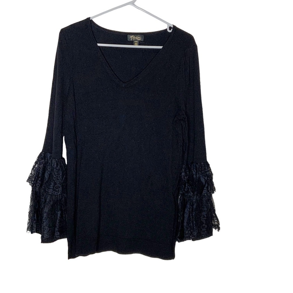 THALIA Sodi black V neck blouse with lace sleeves. Size M